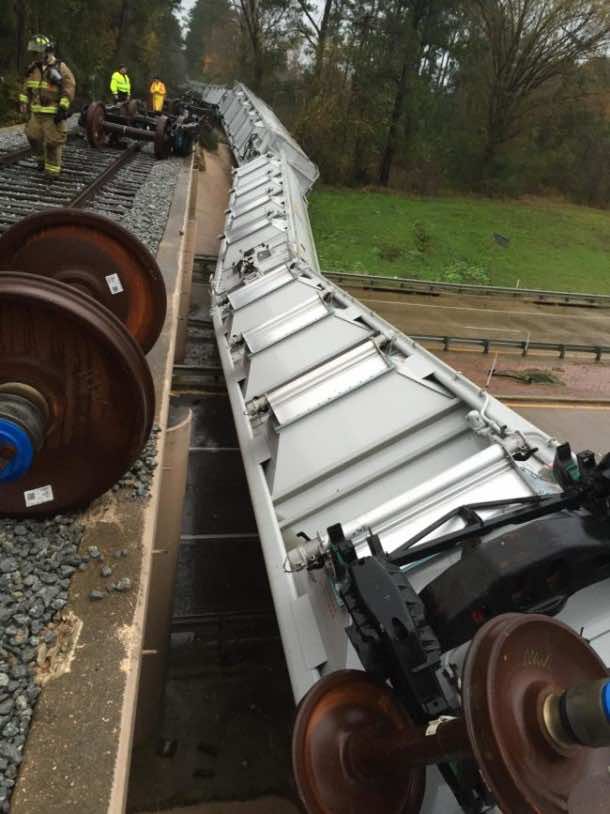 德州的火车derails2