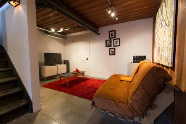 加拿大妇女建立了一个梦想的房子使用集装箱12