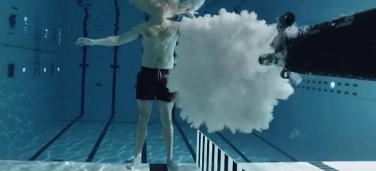 为了科学 - 在水下向自己开枪2