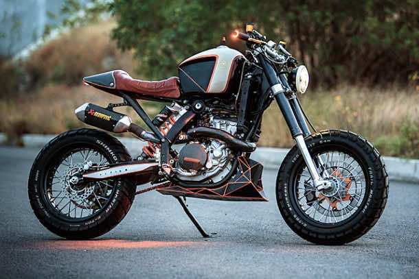KTM 450由Vitium Moto是一种非传统的摩托车