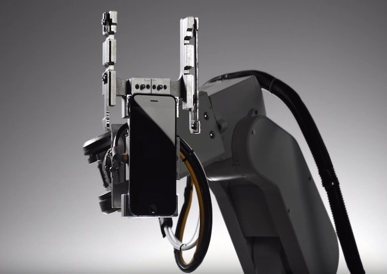 吃iPhone的机器人利亚姆