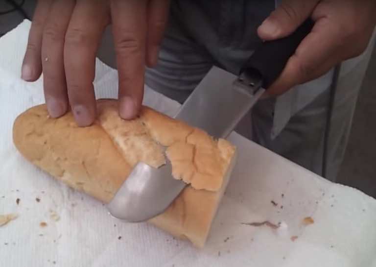 这把超声波刀可以像切黄油一样切面包