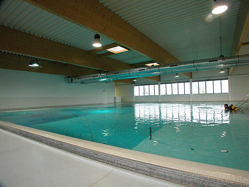 看看世界上最深的游泳池