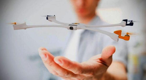 Nixie是一种可以戴在手腕上的可穿戴四轴飞行器