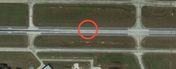 在跑道上嵌入墓碑