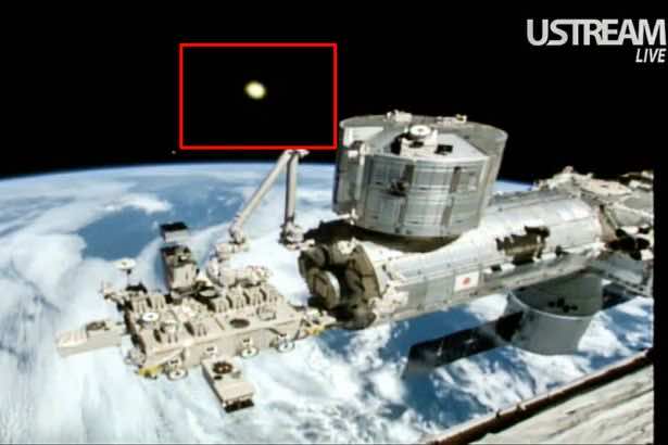 国际空间站实时拍摄到的从地球上冒出的飙升光束-图片2