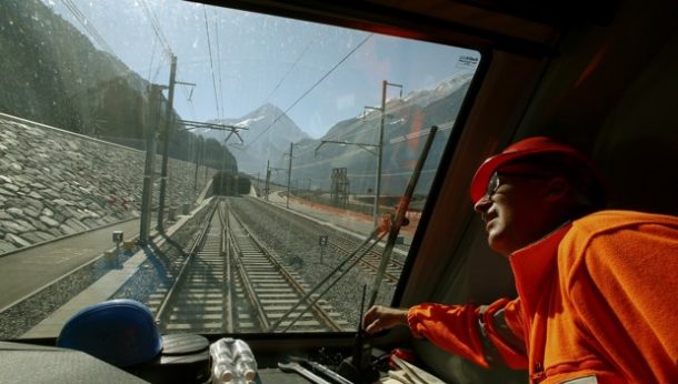 世界上最长的铁路隧道