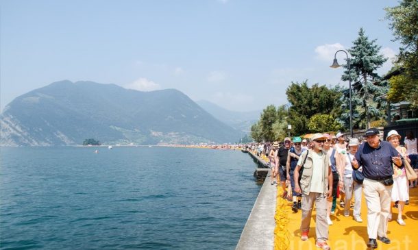 62万人行走在湖面上