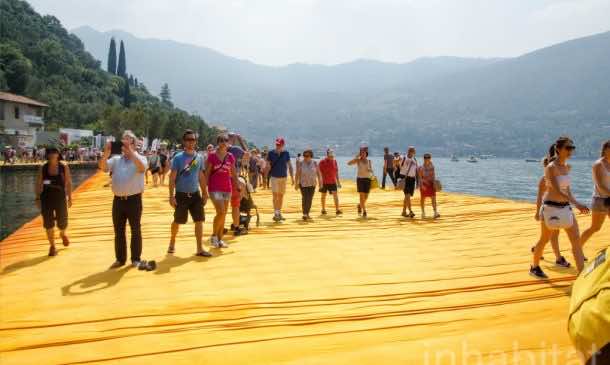 62万人在湖面上行走