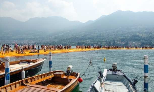 62万人行走在湖面上