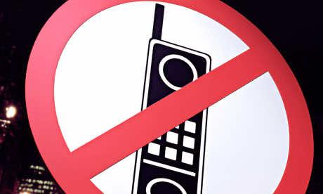 马来西亚一名女子在使用手机时被严重烧伤