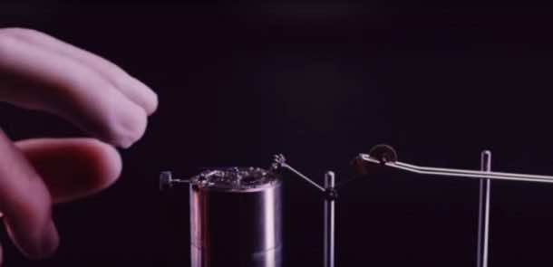 这个疯狂复杂的精工机器做得很少，美丽的_image 1