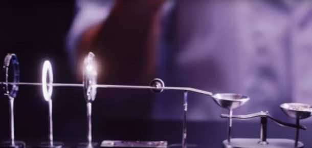 这个疯狂复杂的精工机器做得很少，美丽的_image 2