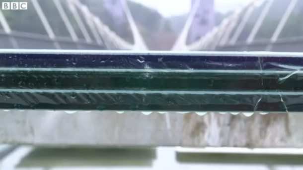 World’s Highest And Longest Glass Bridge In China Gets A Sledgehammer Treatment_Image 1