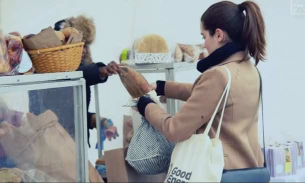 一名零垃圾妇女可以在一个小梅森罐子里装两年的垃圾