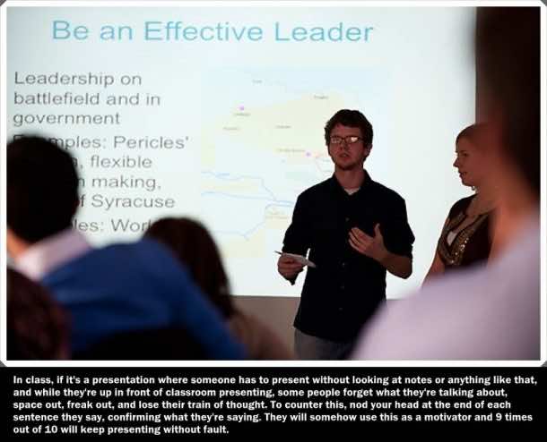 2009年10月5日，在威斯康辛大学麦迪逊分校的H.C. White Hall举行的Jeremi Suri教授的高级历史研讨会上，本科生Tim Greenfield为他的小组的课堂报告做贡献。©UW-Madison University Communications 608/262-0067摄影:Jeff Miller日期:10月09日文件#:尼康D3数字帧9687