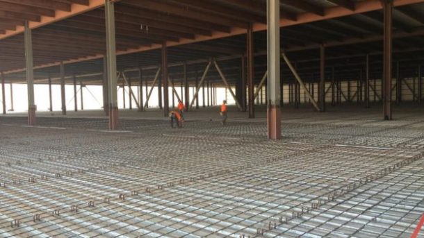 工厂是分段建造的，所以在其他部分完工之前，部分生产就可以开始了。学分:bbc.com