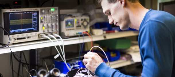 微软研究员伊桑•杰克逊是谁领导项目的预感。图片来源:money.cnn.com