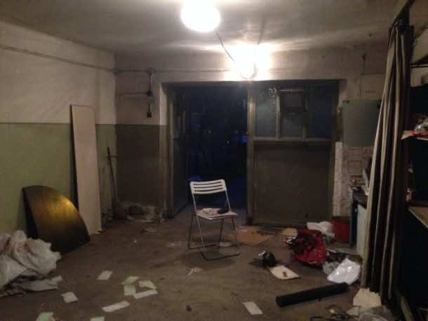 罗马尼亚建筑师变换一个又脏又旧车库改造成一个梦想Office_Image 1