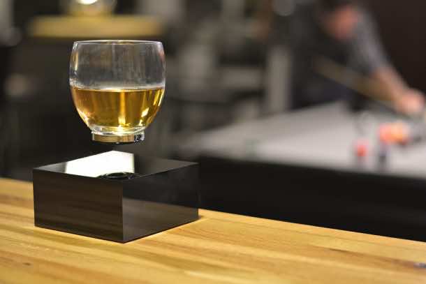 这个悬浮杯反对重力，从字面上提高了spirits_image 8