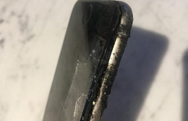 据称，一台iPhone在他的裤子里爆炸，并在他的屁股上燃烧了三度