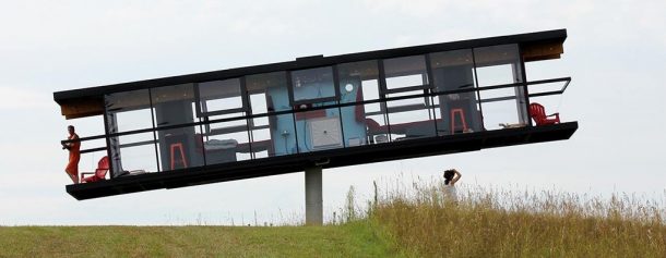 性能建筑两位艺术家建造了360度旋转房屋，然后移动In_image 0