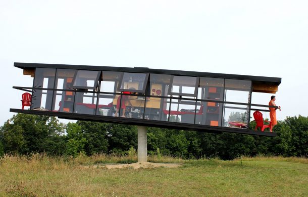 表演建筑两位艺术家建造了360度旋转房屋，然后移动了Image 3