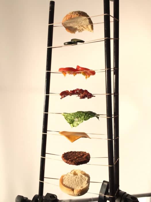 这张令人惊叹的汉堡照片需要一些复杂的工程和摄影技巧