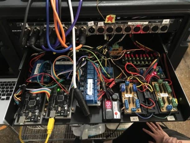 这张令人惊叹的汉堡照片需要一些复杂的工程和摄影技巧