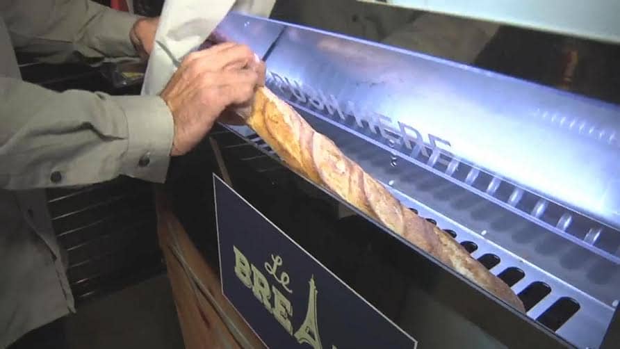 这台自动售货机与其新鲜的Boguettes_image竞标BonAppétit1