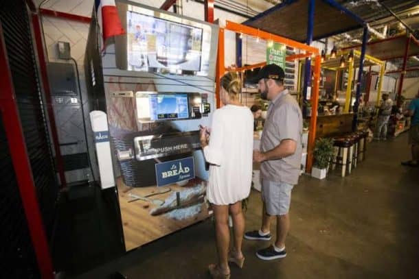 这台自动售货机以新鲜的法棍为你送上好运Appétit图片3