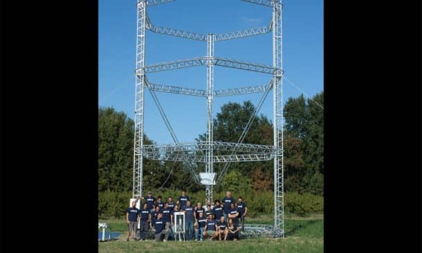 世界上最大的三角洲3D打印机生产的零成本泥屋