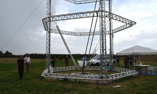 世界上最大的三角洲3D打印机生产的零成本泥屋