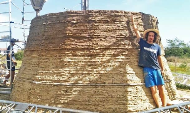 世界上最大的三角洲3D打印机生产的零成本泥屋