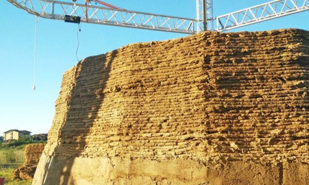 世界上最大的三角洲3D打印机生产的零成本泥屋