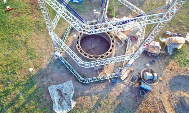 世界上最大的三角洲3D打印机生产的零成本泥屋