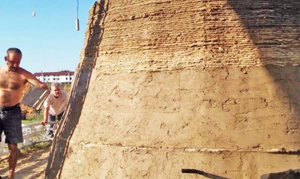 世界上最大的德尔塔3D打印机生产的零成本泥屋