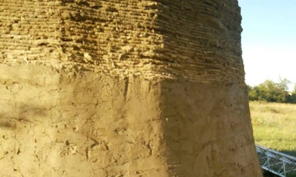 世界上最大的德尔塔3D打印机生产的零成本泥屋