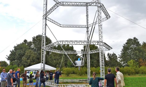 世界上最大的德尔塔3D打印机生产的零成本泥屋