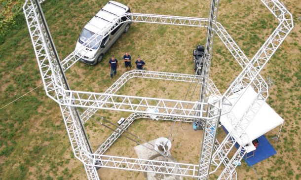 世界上最大的德尔塔3D打印机生产的零成本泥屋