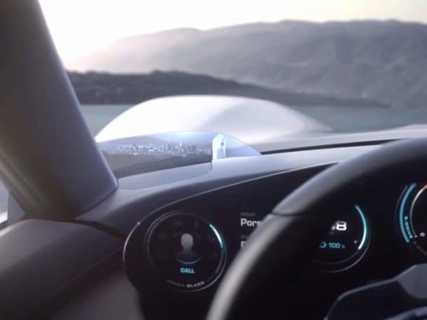 摄像头显示在下角的挡风玻璃。学分:保时捷