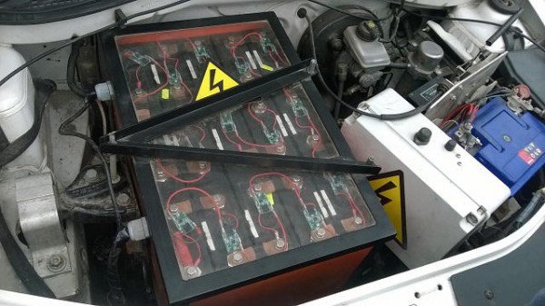 a-french-engineer-converts-old-cars-into-diy-poor-mans-teslas_image-2