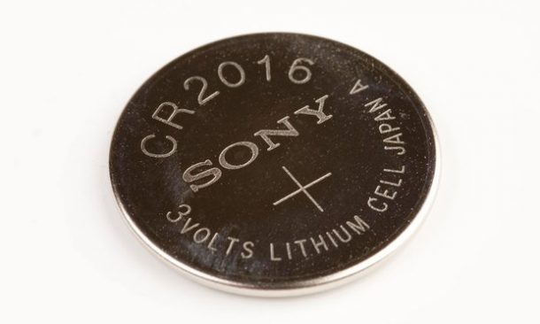 执行您的设备使用lithium-button-battery_image-0