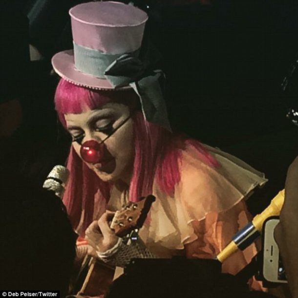 have-you-ever-wondered-why-clowns-wear-red-noses-heres-the-answer_image-2