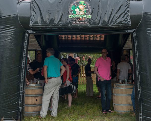 inflatable-pub-is-the-best-option-for-your-next-party_image-1