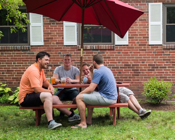 inflatable-pub-is-the-best-option-for-your-next-party_image-9