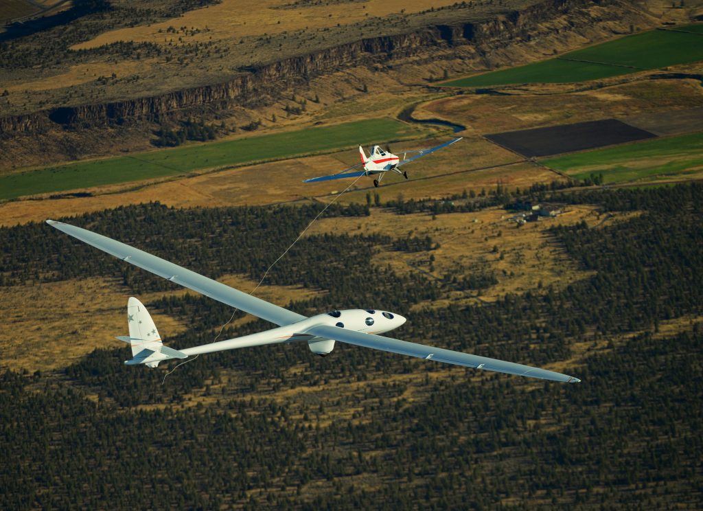 perlan-2-separates-from-towplane-during-first-flight