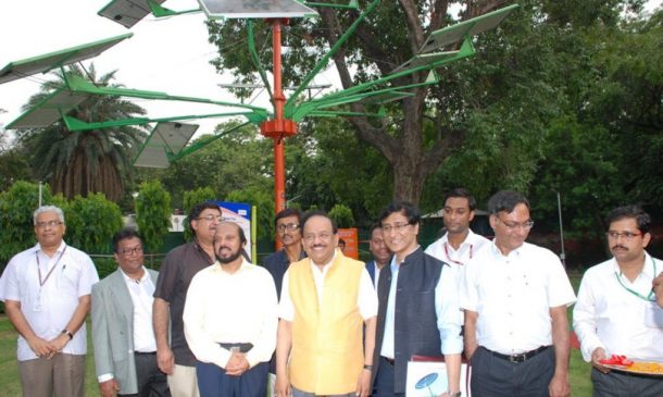 solar-power-tree-covers-4-sq-ft-of-land-and-can-power-up-5-homes_image-3