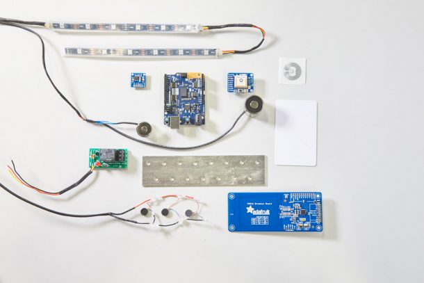 这种智能自锁的手提包将照顾你的购物Addiction_Image 4