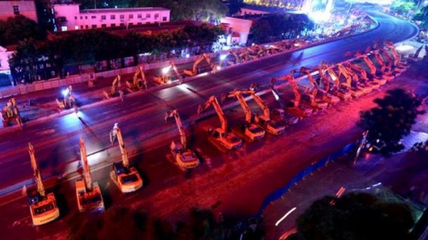 watch-as-an-overpass-is-razed-to-ground-in-one-night-by-an-army-of-chines-excavators_image-1